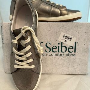 Leather pewter metallic sneaker, quality materials, supportive footbed sz 8/39